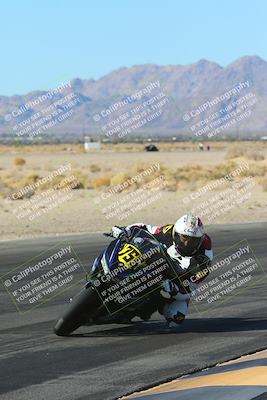 media/Jan-10-2025-CVMA Friday Practice (Fri) [[489e0da257]]/Group 4 and Trackday/Session 2 (Turn 4 Inside)/